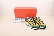 Nike Vaporwaffle sacai Tour Yellow Stadium Green CV1363-700 - 1