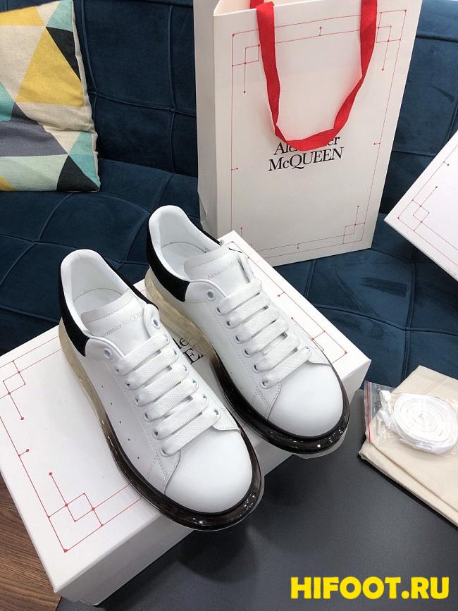 Alexander McQueen 1230 - 1